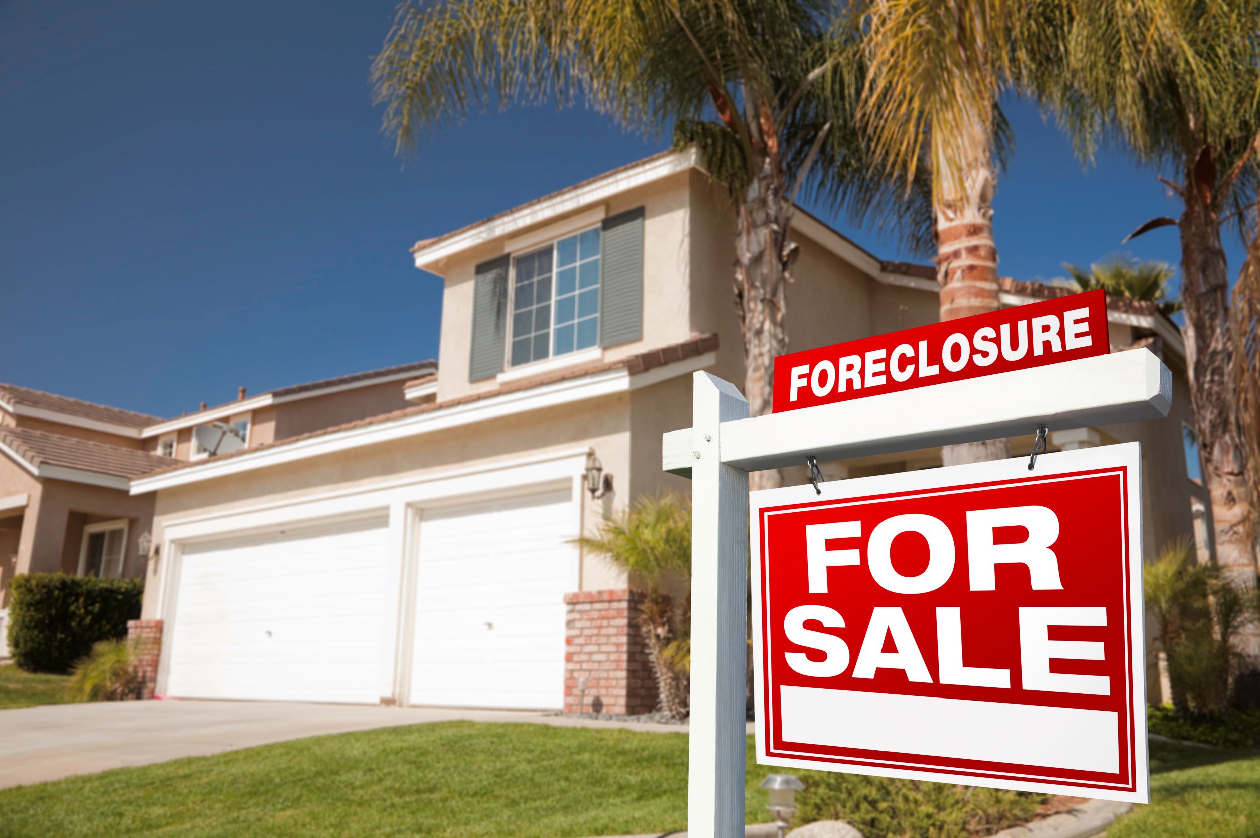 foreclosure lawyer Norwalk, CT home with for sale foreclosure signs